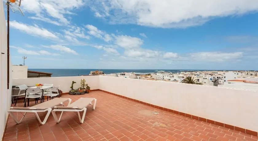Appartement avec internet haut débit, barbecue et terrasse | Vue ville - Image 1