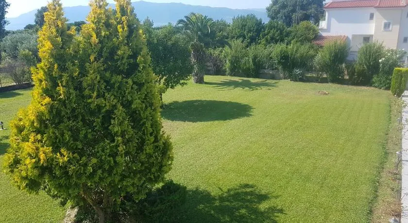 Silver Villa Raches, Sky - Image 1