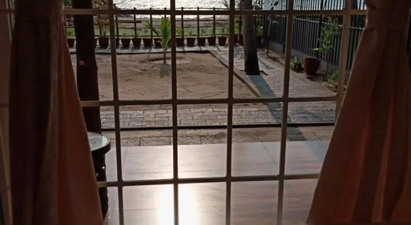Jonirene Seasands Homestay - Image 1