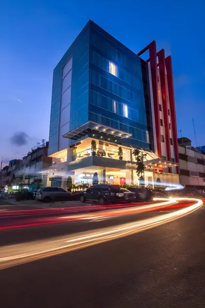 Redstar Hotel Jakarta - Image 1