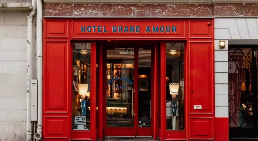 Hôtel Grand Amour - Image 1