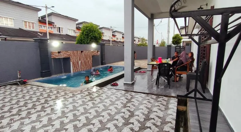 Rania Homestay With Private Pool Seri Iskandar Perak Near UTP UITM - Image 1
