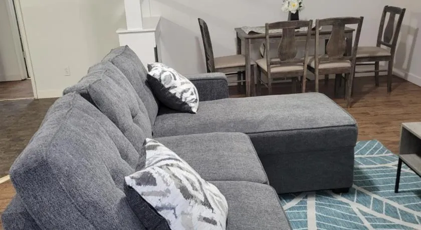 Executive Cozy 2bedroom Basement Suite - Image 1