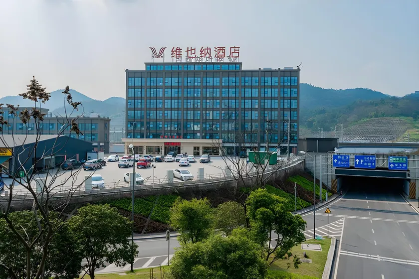 Vienna Hotel Chongqing West Station Square - Image 1