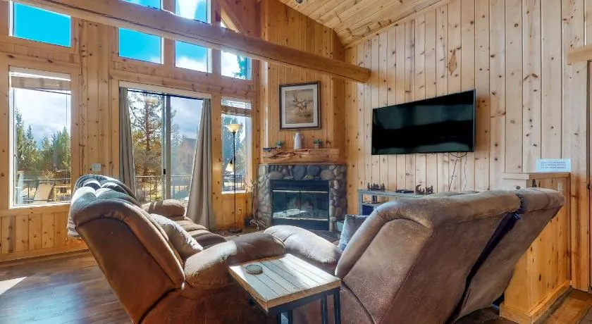 Eagle Creek Chalet on the Pond - Image 1
