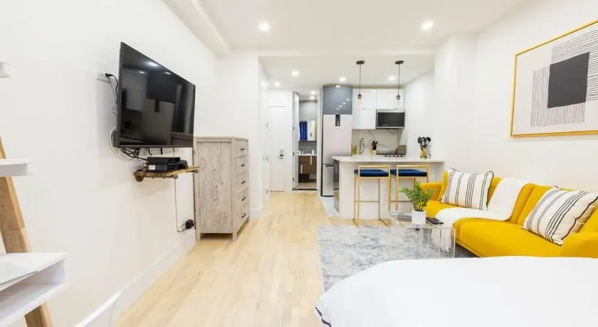 1597-1 Large studio W D in the unit prime UES - Image 1