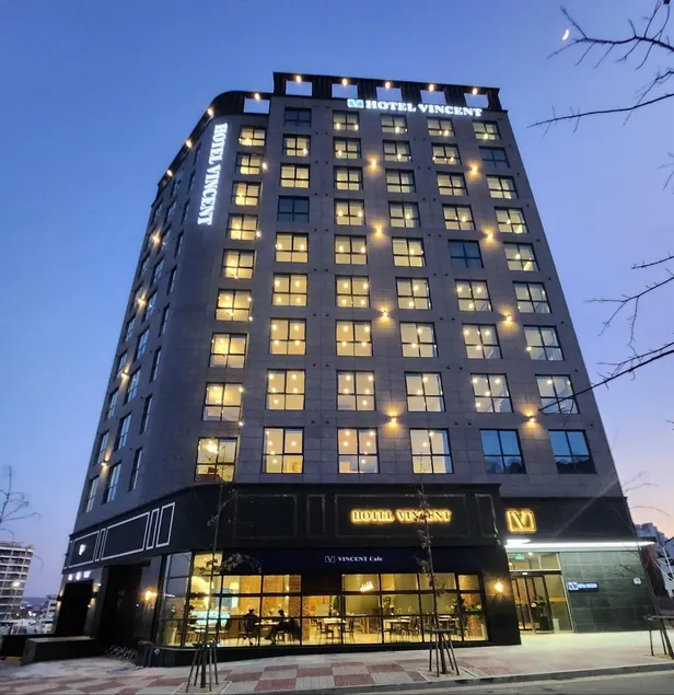 Vincent Hotel - Image 1