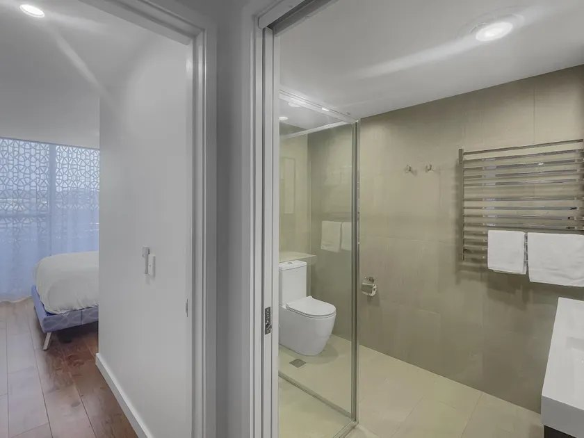 Spacious Modern Apartment in Batemans Bay - Image 1