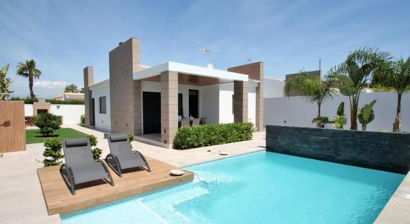 Luxury Villa - Image 1