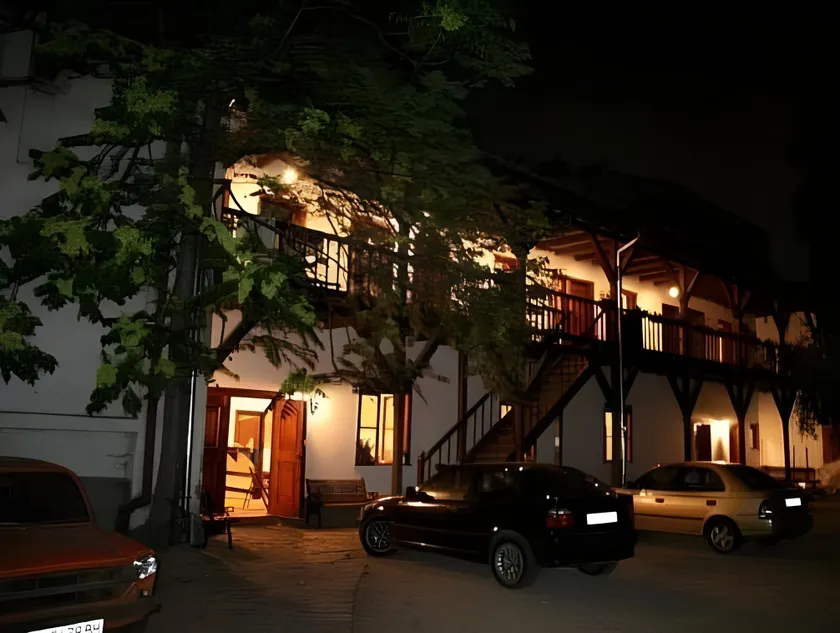 Hostel Mostel Hub Rooms and Apartments - Image 1