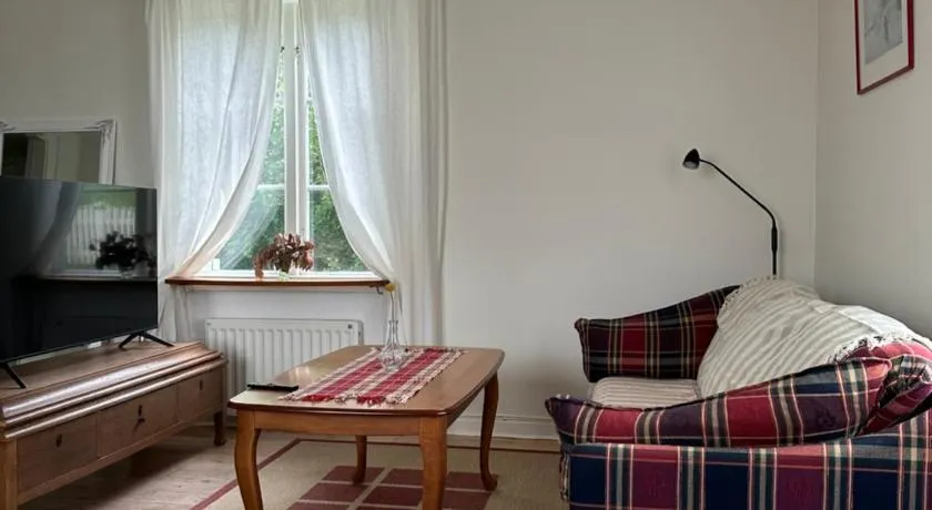 Charmigt trähus i skogsbrynet i Huskvarna - Image 1