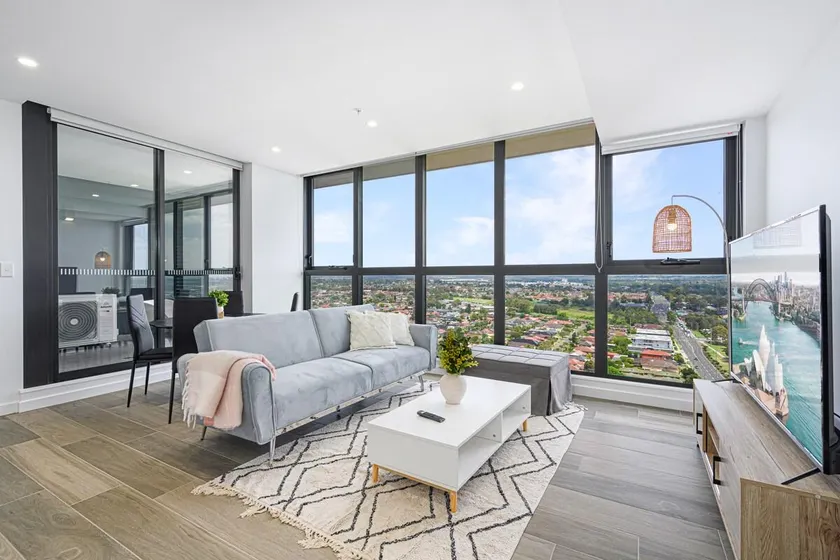 Liverpool Brand new 2 Bedroom APT View & Parking - Image 1