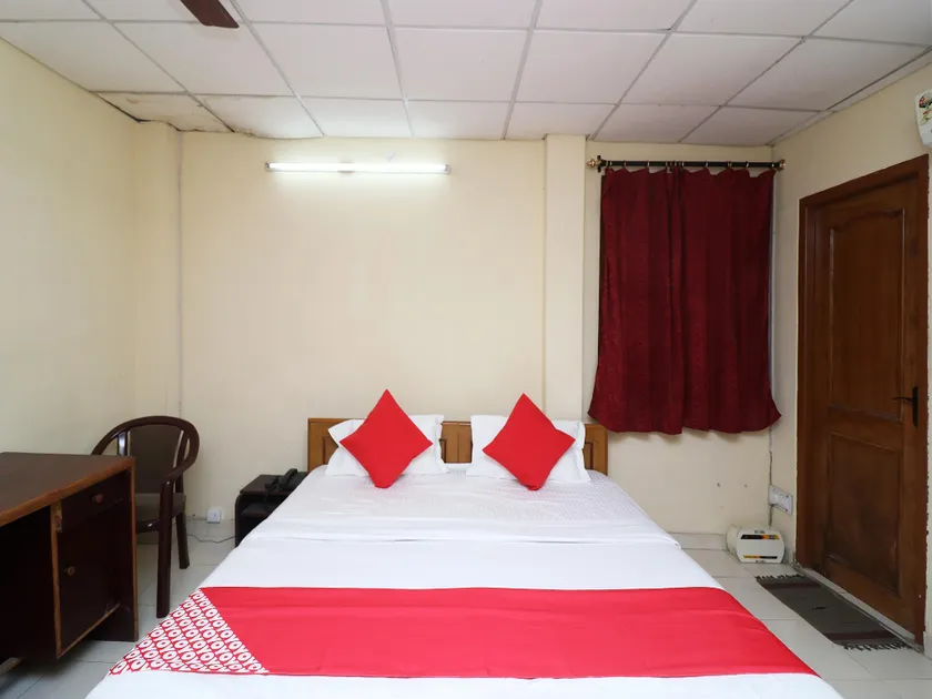 OYO 29753 Raunaq Guest House - Image 1