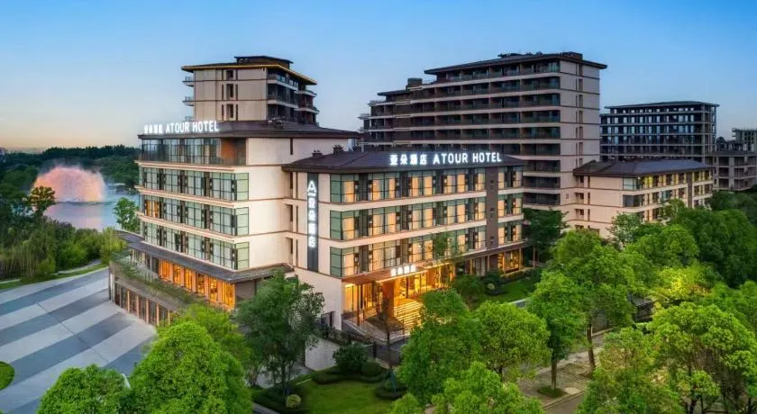 Atour Hotel Emeishan Railway Station Exiu Lake - Image 1