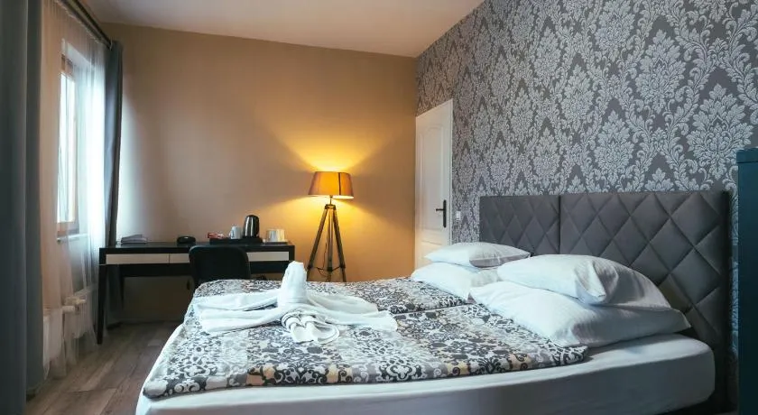 Végvári Hotel Eger - Image 1