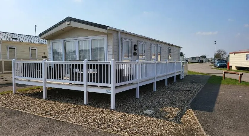 2BR-Sleeps6-Fireplace-Parking-Patio-Seaside - Image 1