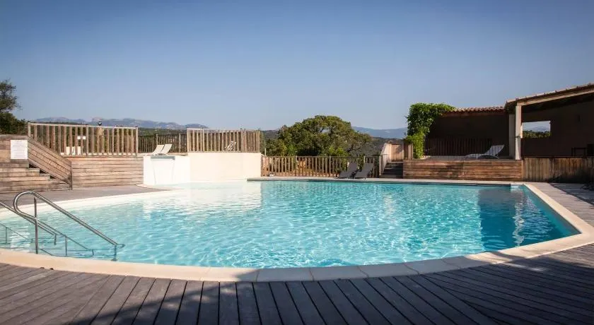 Résidence Santa Giulia Park 1 avec piscine à proximité des plages - Image 1