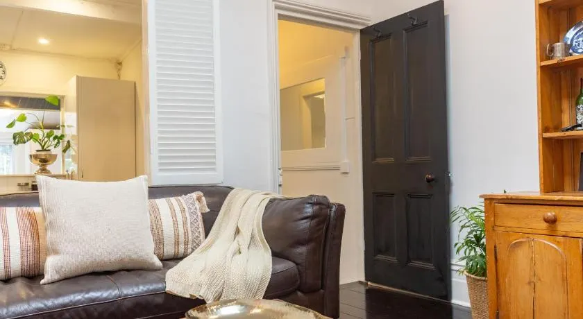 Secluded Hackney Cottage Near Botanic Gardens with Free Parking - Koala Stay - Image 1