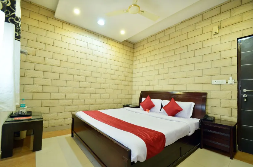 OYO Hotel Highland - Image 1