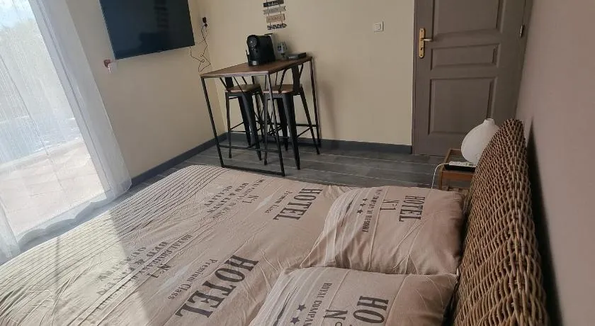 Chambre avec piscine partagée - Image 1