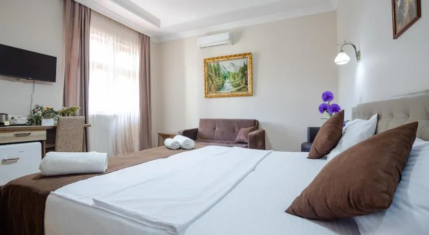 Daisi Sunset Hotel - Image 1