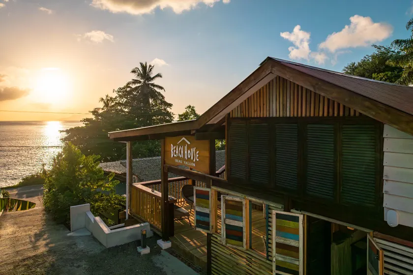 Beach House Beau Vallon - Image 1