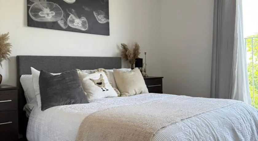 Cozy room in a shared flat by Etihad and Coop Live Arena - Image 1