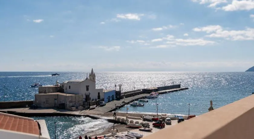 Marina Palace Apartments & Terrace - Image 1