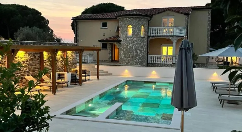 Olivea Luxury Suites - Image 1
