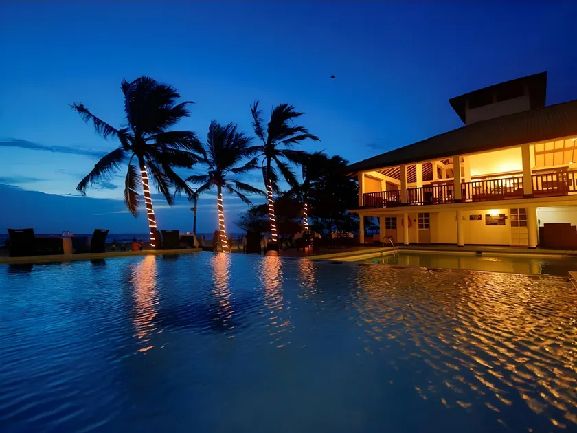 Catamaran Beach Hotel - Image 1