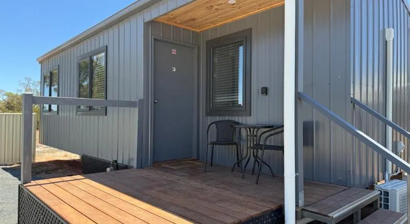 Woomelang Cabin Silo Trail Two Bedroom Cabin Queen and KSing - Image 1