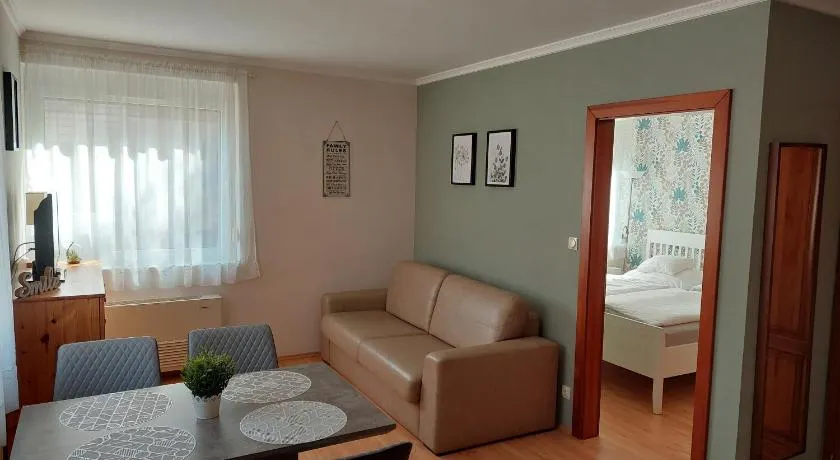 Elek Apartmanház - Image 1