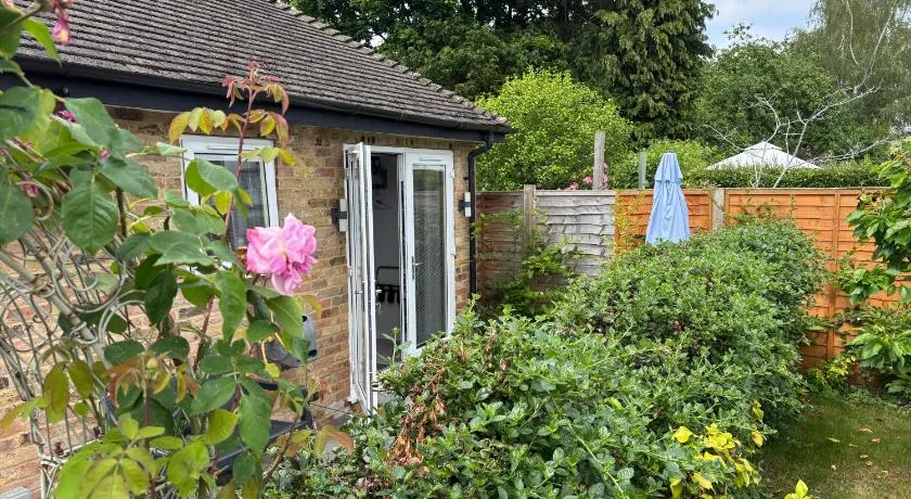 Garden Studio in Bourne End - Image 1