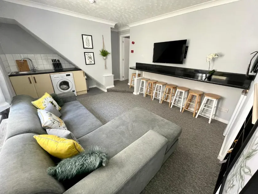 Brighton Hot Tub Apartments - Image 1