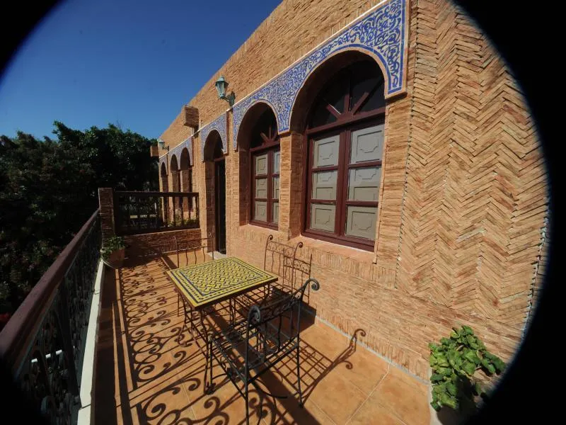 Al Jasira Hotel - Image 1