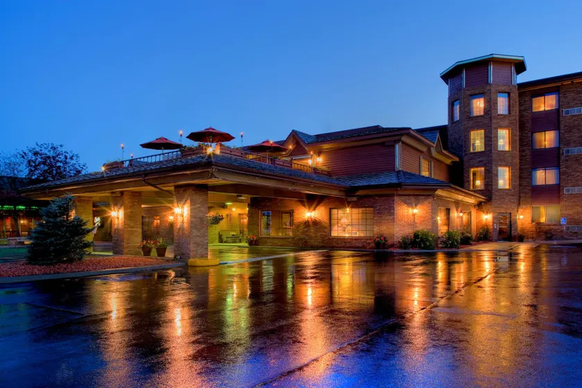 Grand Gateway Hotel - Image 1
