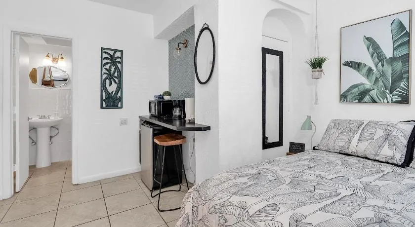 Private Studio in Little Havana - Image 1