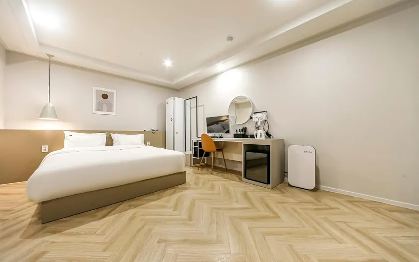 Yeongcheon Hotel Sharp - Image 1