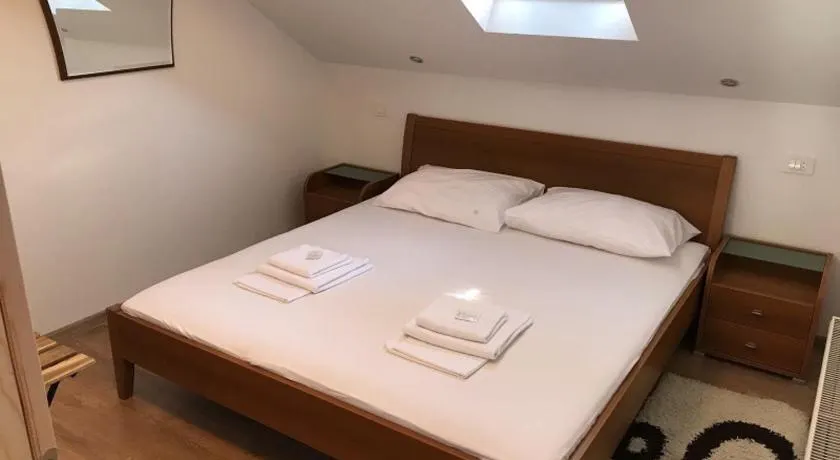 Sobe Zimmer Frei - Image 1