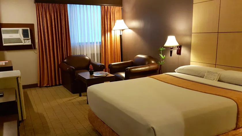Riviera Mansion Hotel - Image 1