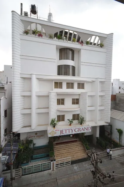 Hotel Jetty Grand - Image 1