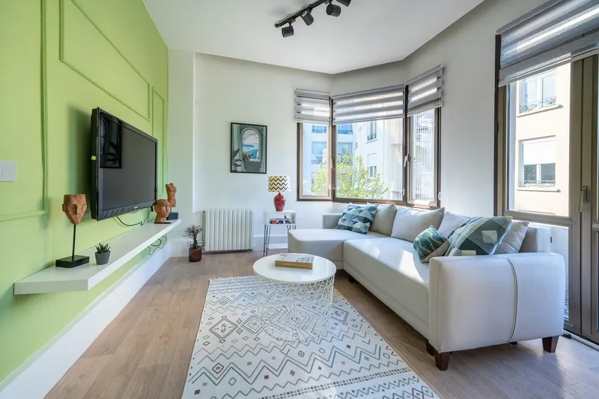 Spacious and Peaceful Flat in Cihangir, Wi Fi, 3Br - Image 1