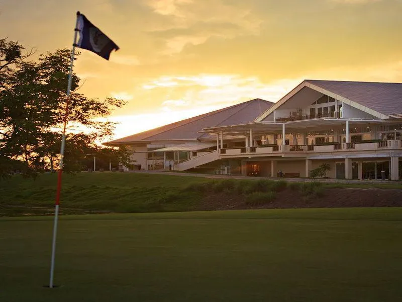 Uniland Golf & Resort - Image 1