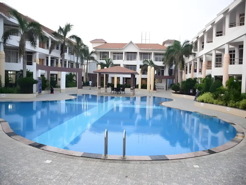Empires Hotel - Image 1