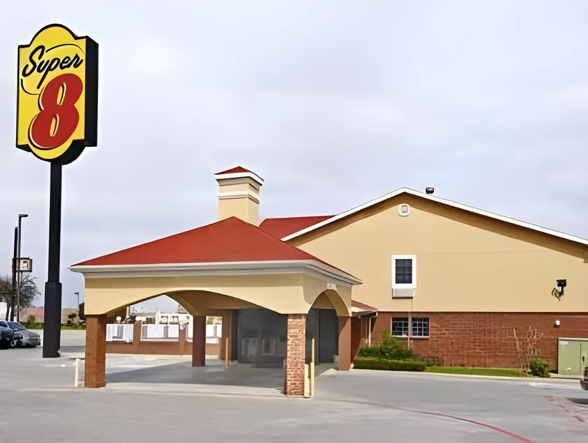 Super 8 by Wyndham Burleson Fort Worth Area - Image 1