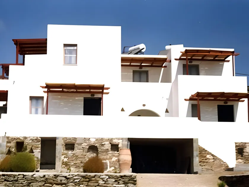 Helena's Apartments - Image 1