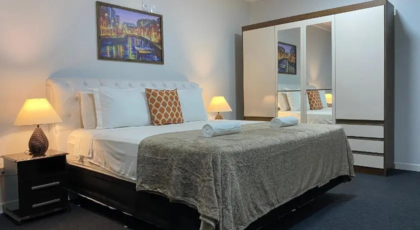 Quarto Luxo Âmbar - Image 1