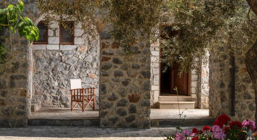 Aura Traditional Apartment - Image 1