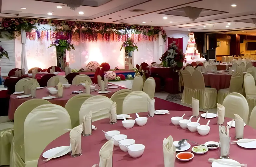Regent's Park Hotel at Kayutangan Malang - Image 1