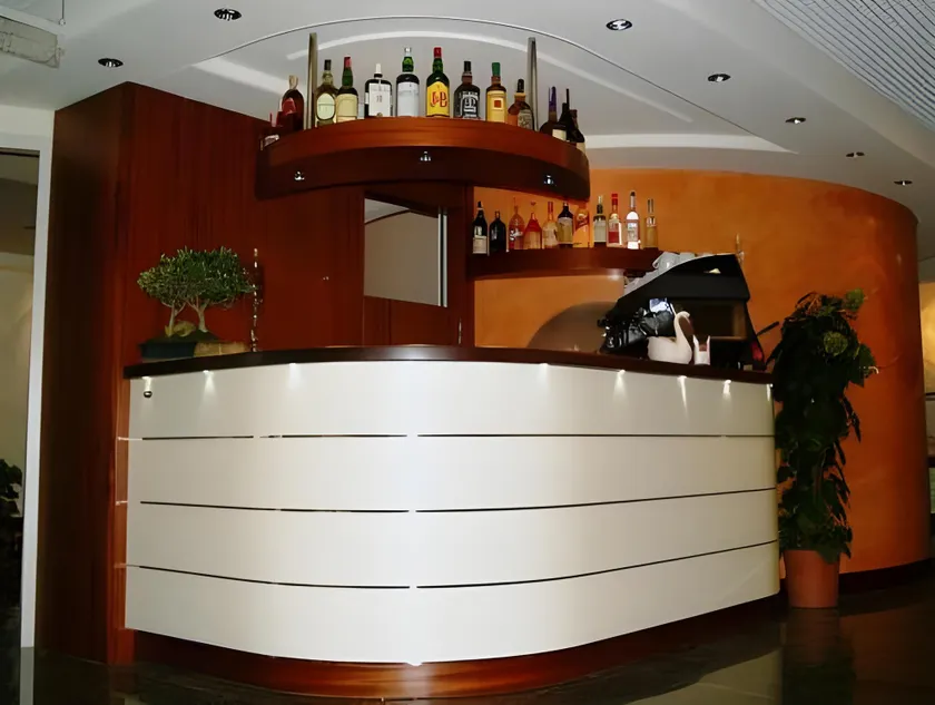 Hotel Mirage - Image 1